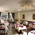 Schlosspark 4*