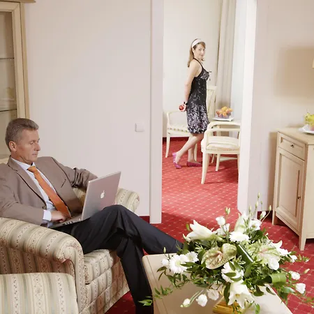 Schlosspark Hotel KLV